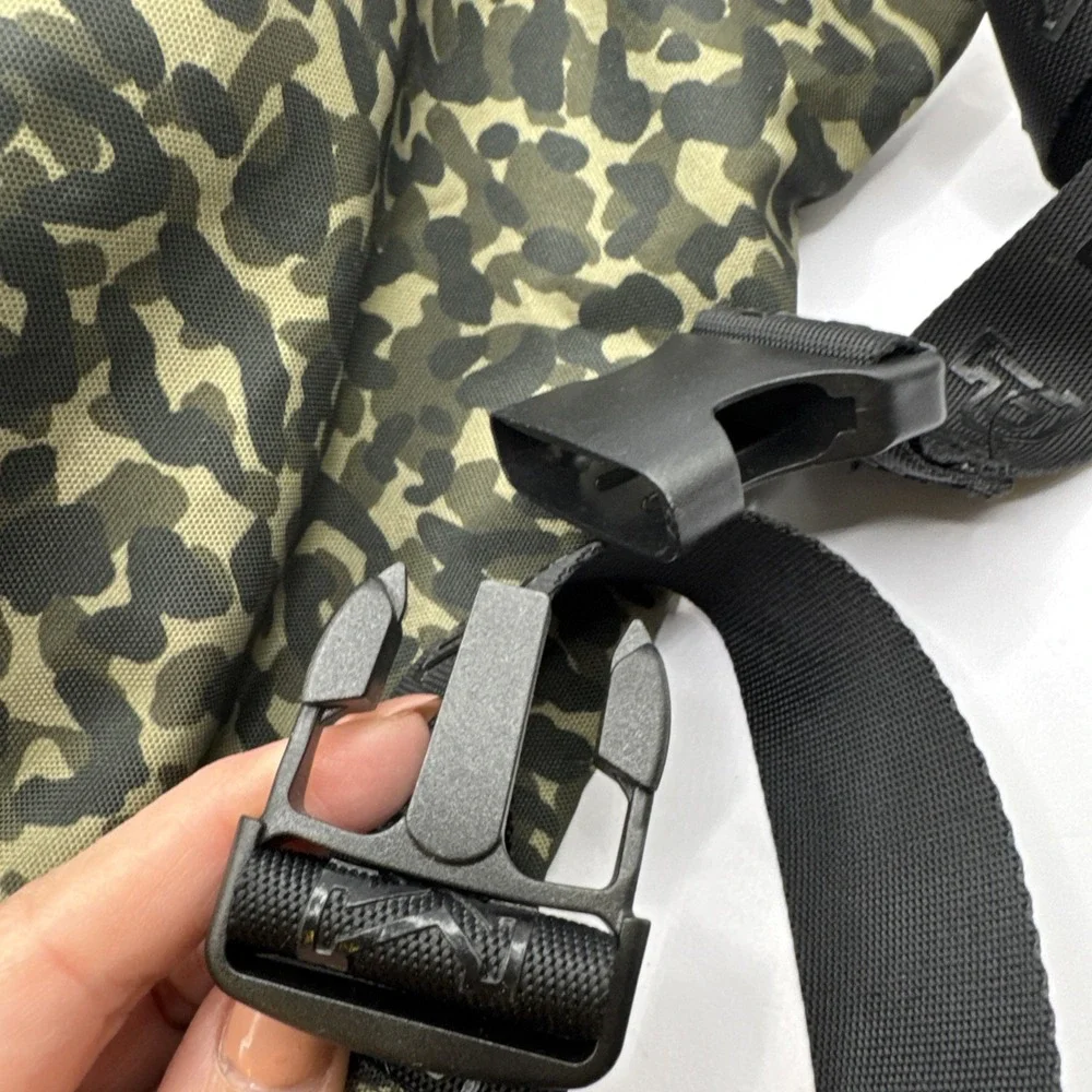 Pink Victoria's Secret Waist Pack Bag Green Camouflage 2‎ Pocket Adjustable Belt